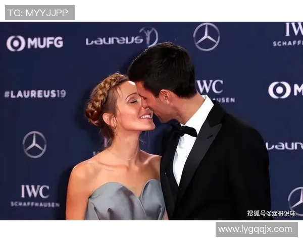 足球明星深情告白爱妻甜蜜瞬间感动全场 足球明星深情告白爱妻甜蜜瞬间感动全场